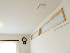 部屋と部屋との光の繋がりを考えたさりげない工夫のひとつ。 to様邸